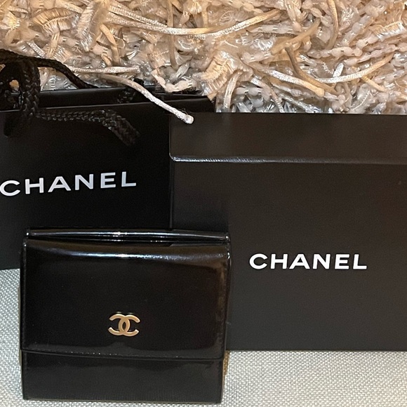 🎬COA⭐️CHANEL Patent Leather Mini CC Trifold Wallet w/BOX & 🛍️BAG⭐️💯Authentic - Picture 1 of 17